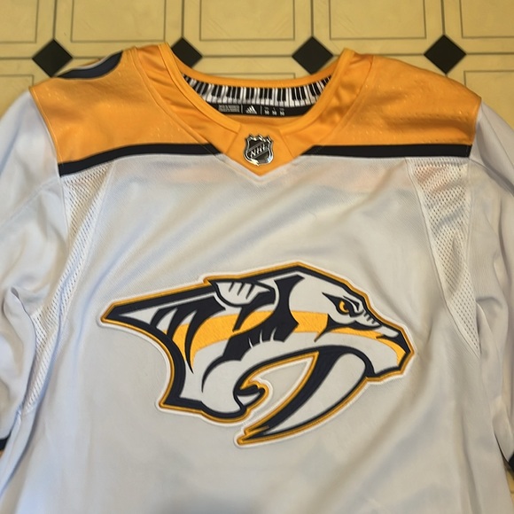 🏒 adidas Nashville Predators white authentic jersey size 50 EUC - Picture 2 of 6